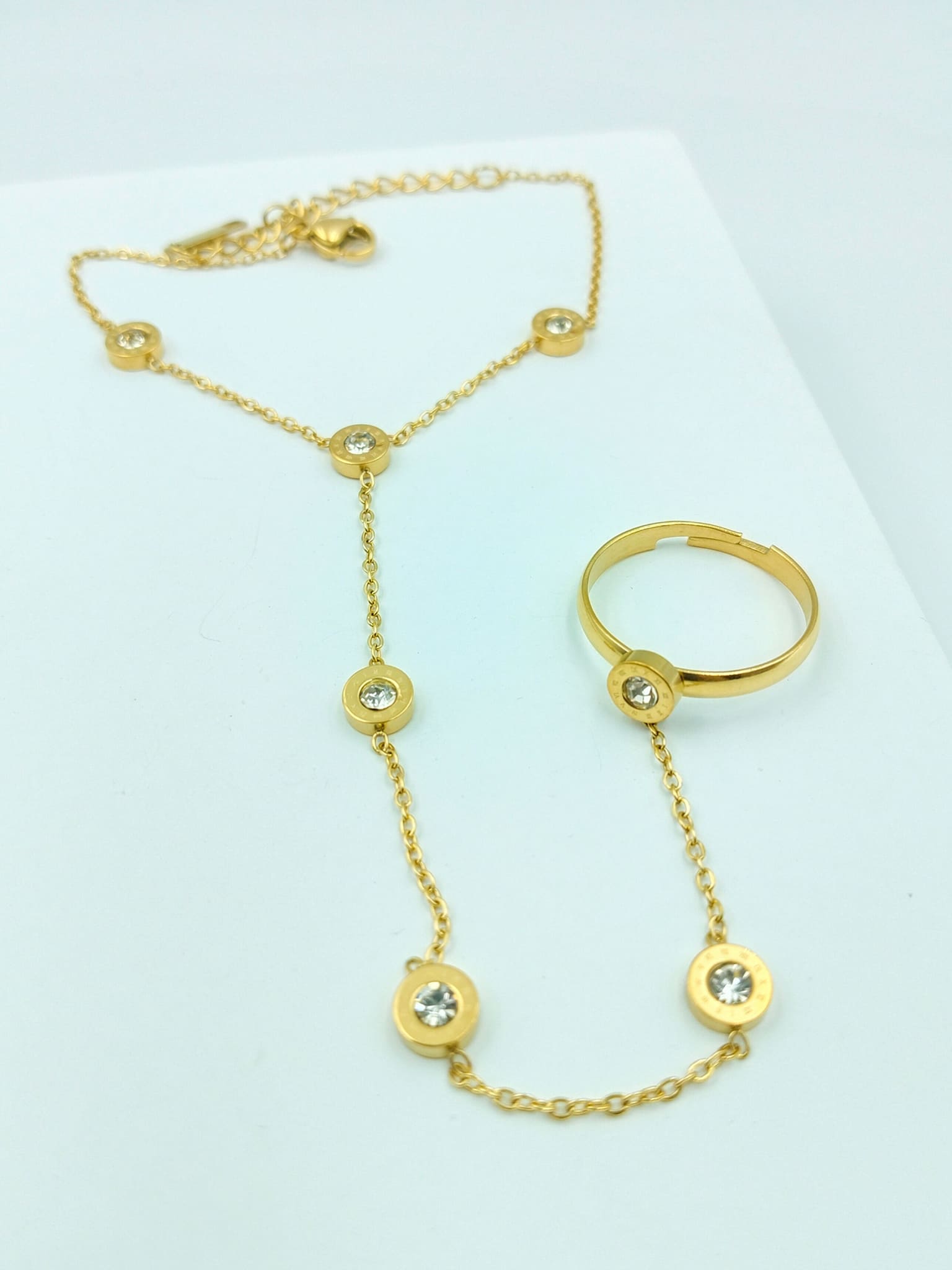 Classic Roman Luxe Hand Chain White & Black Hathphool