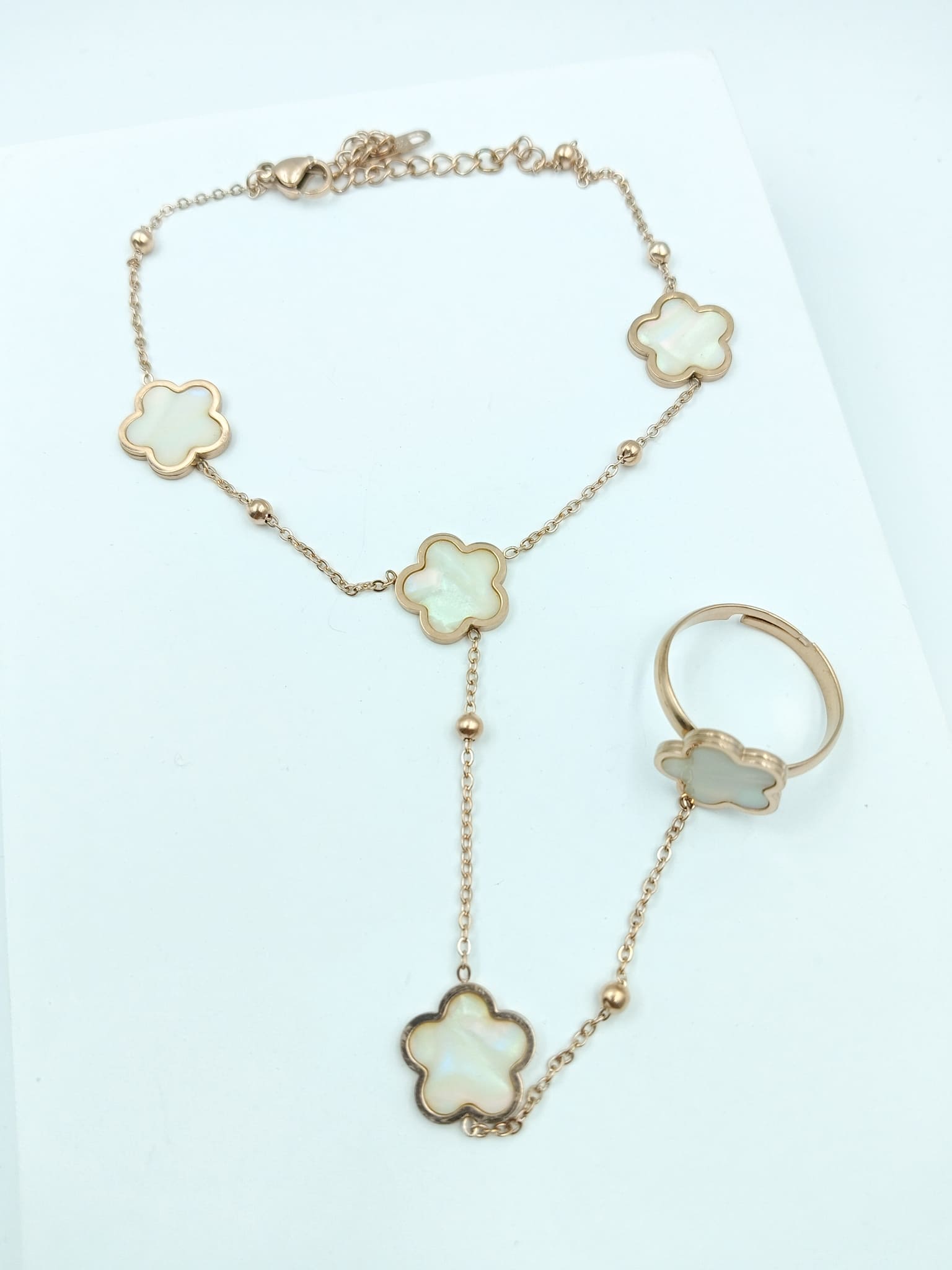 Clover Dream Hand Chain