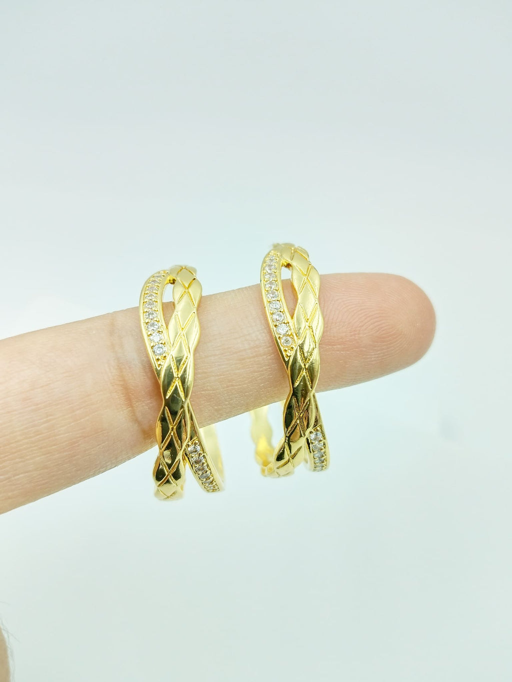 Clover Infinity Weave Sparkle Hoops