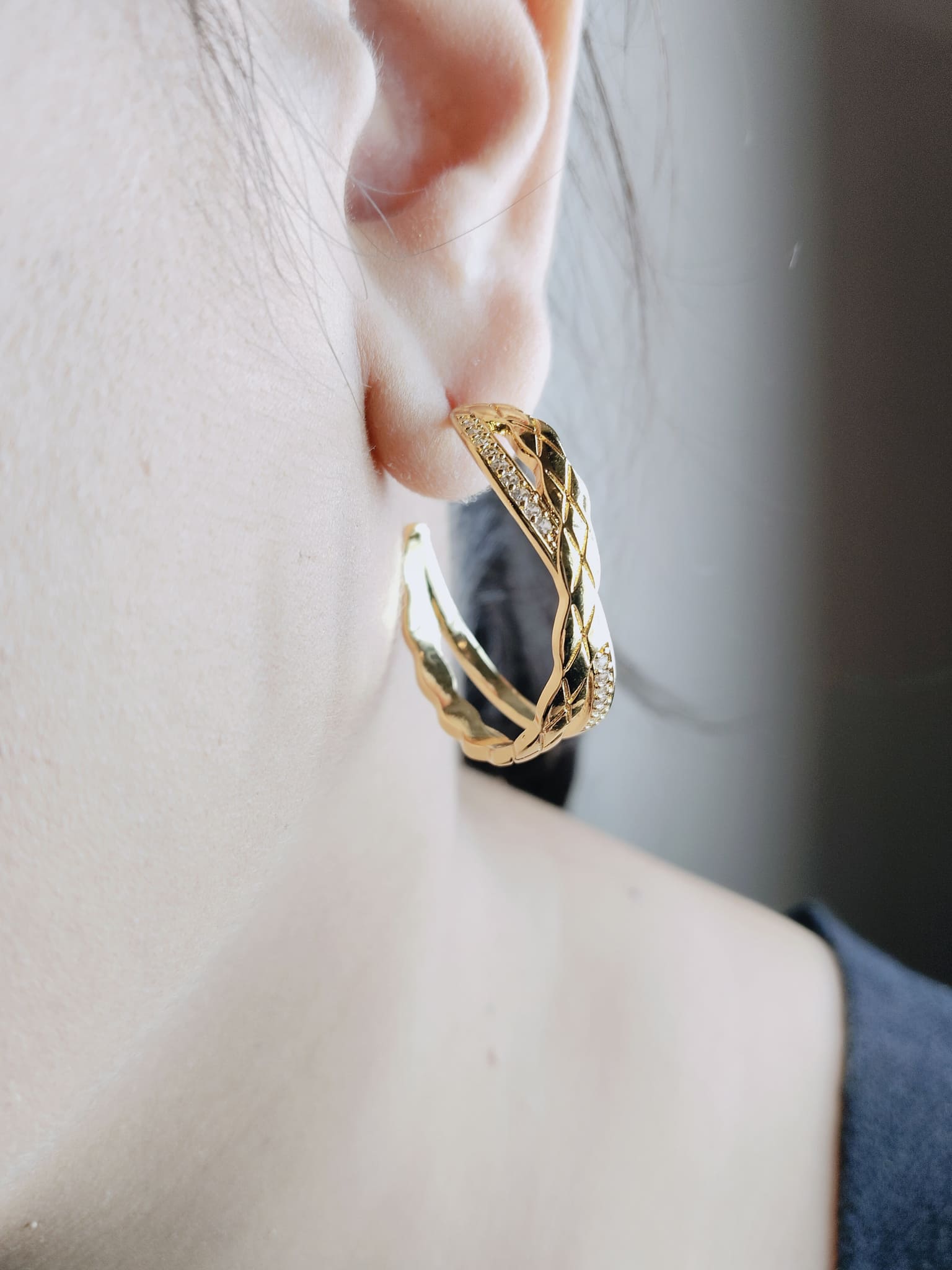 Clover Infinity Weave Sparkle Hoops