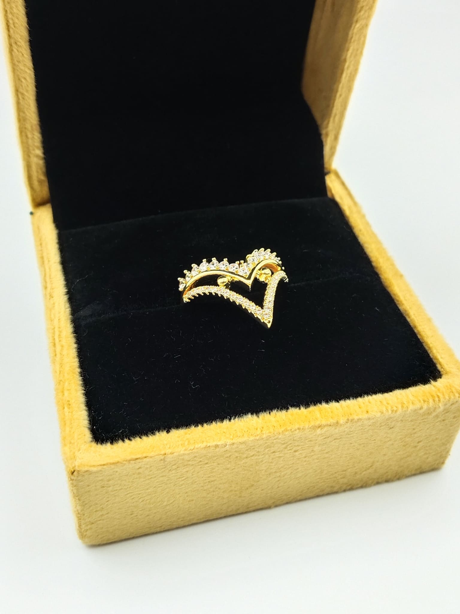 Dazzling Chevron Vanki Ring