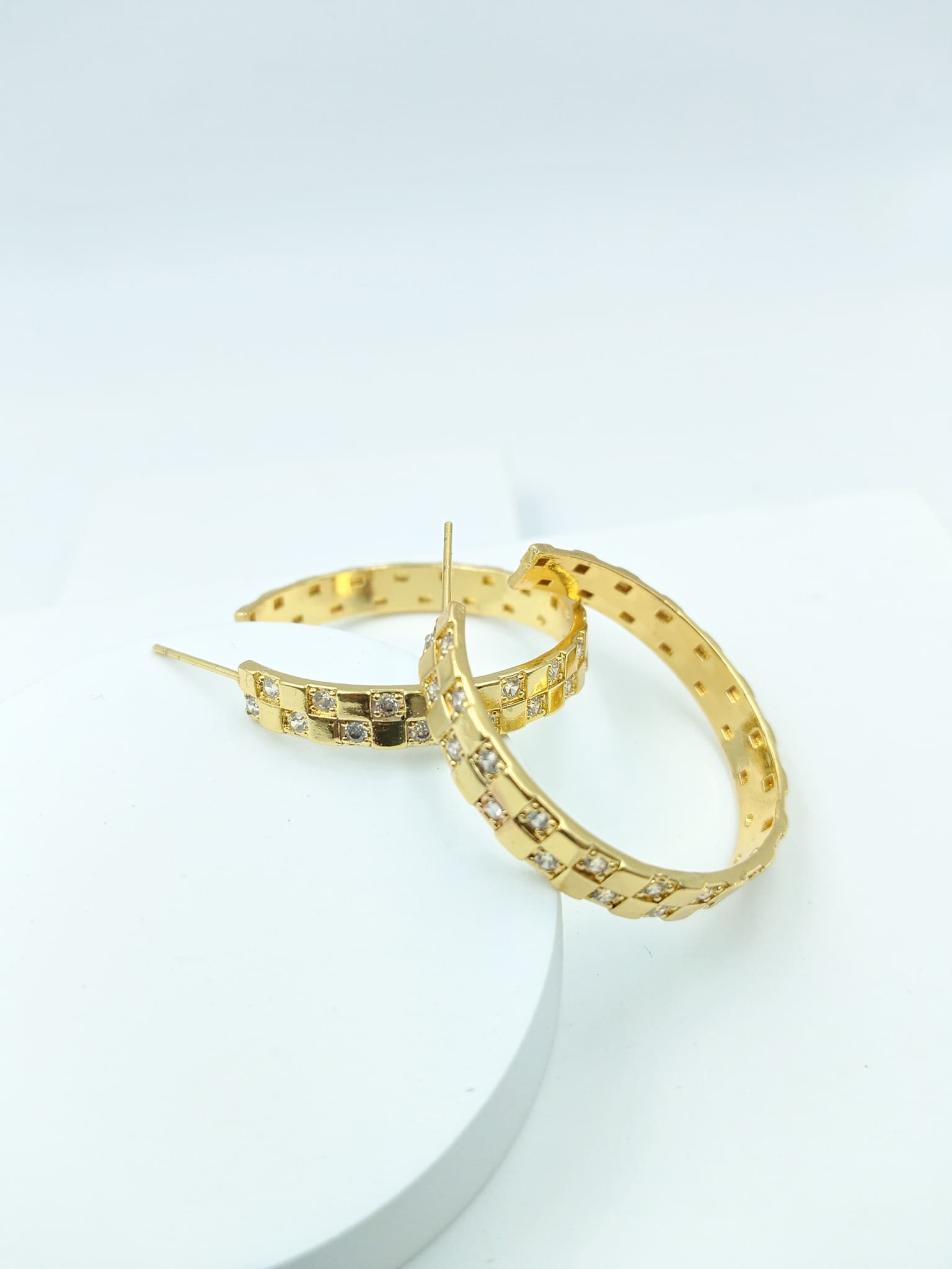 Dazzling Grid Hoop
