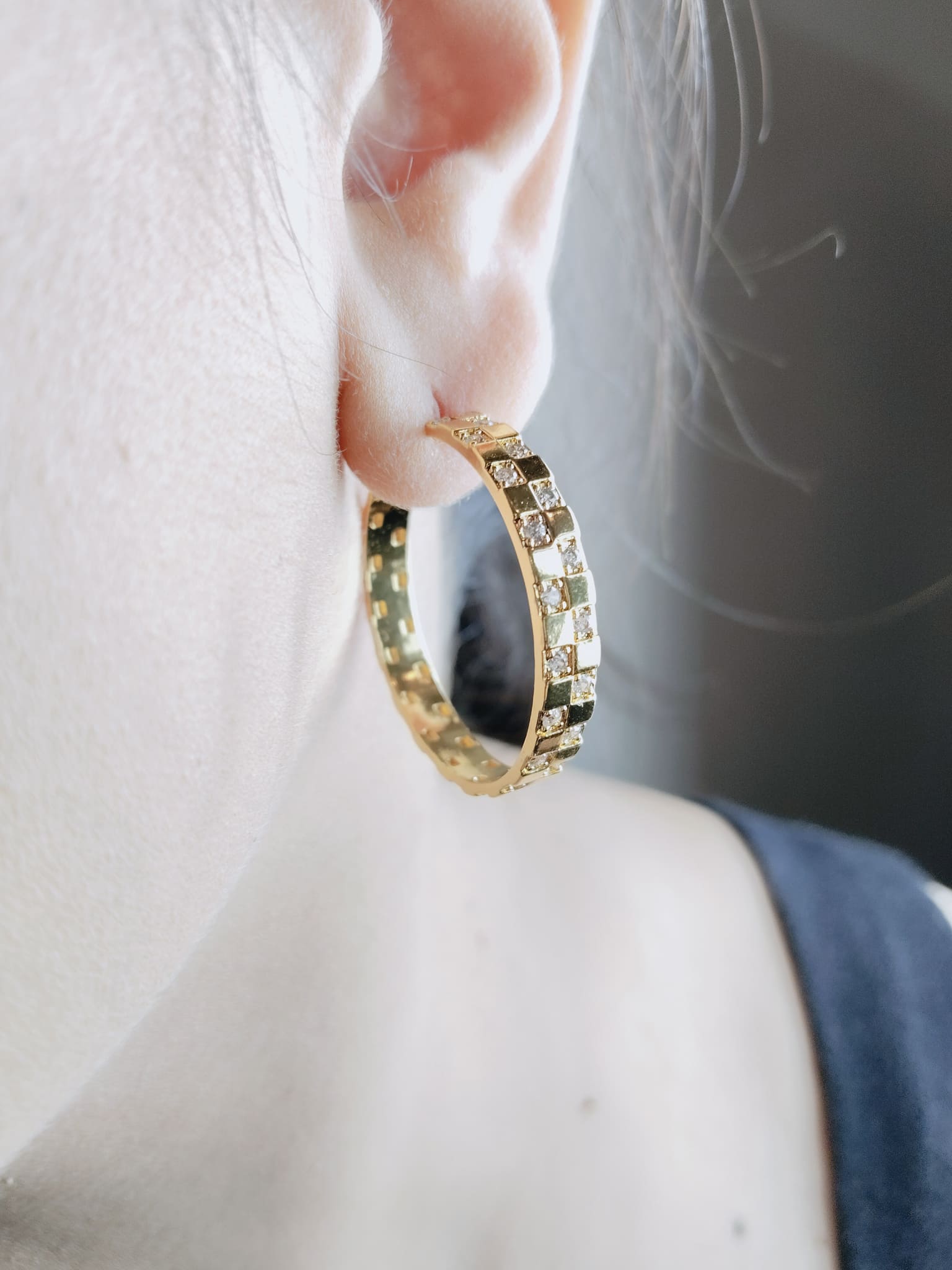 Dazzling Grid Hoop