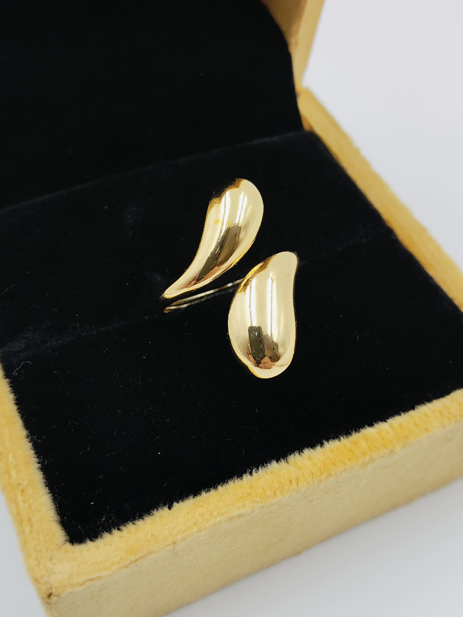 Fluid Teardrop Open Ring