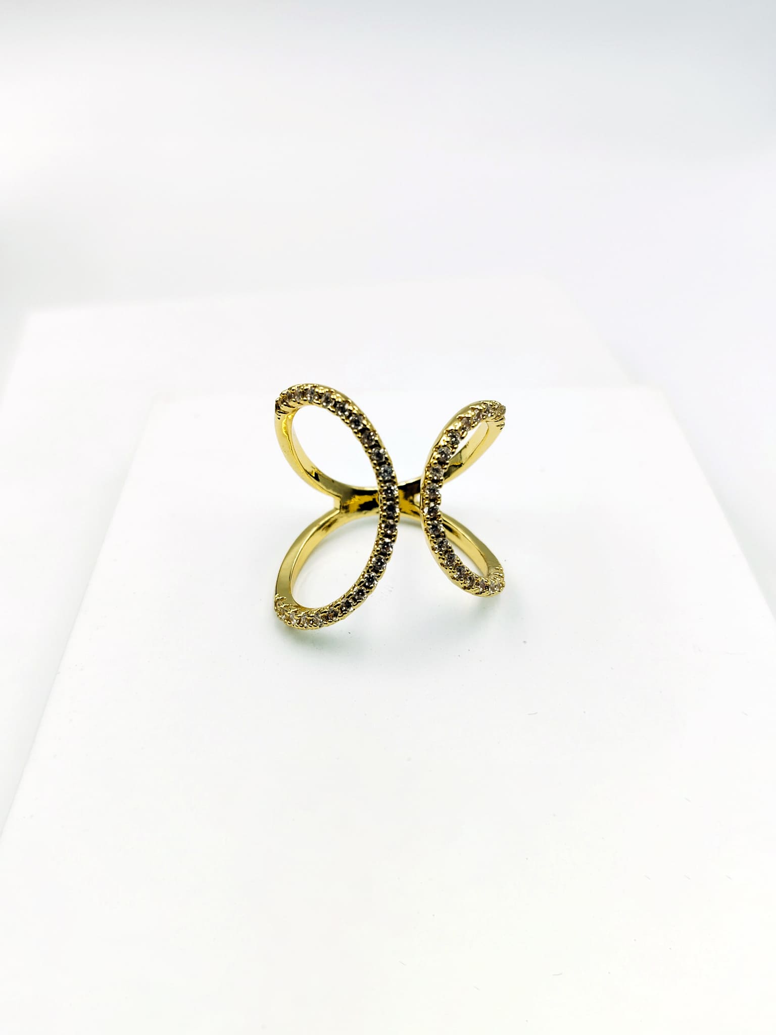 Glamorous Intertwined Butterfly Vanki Ring