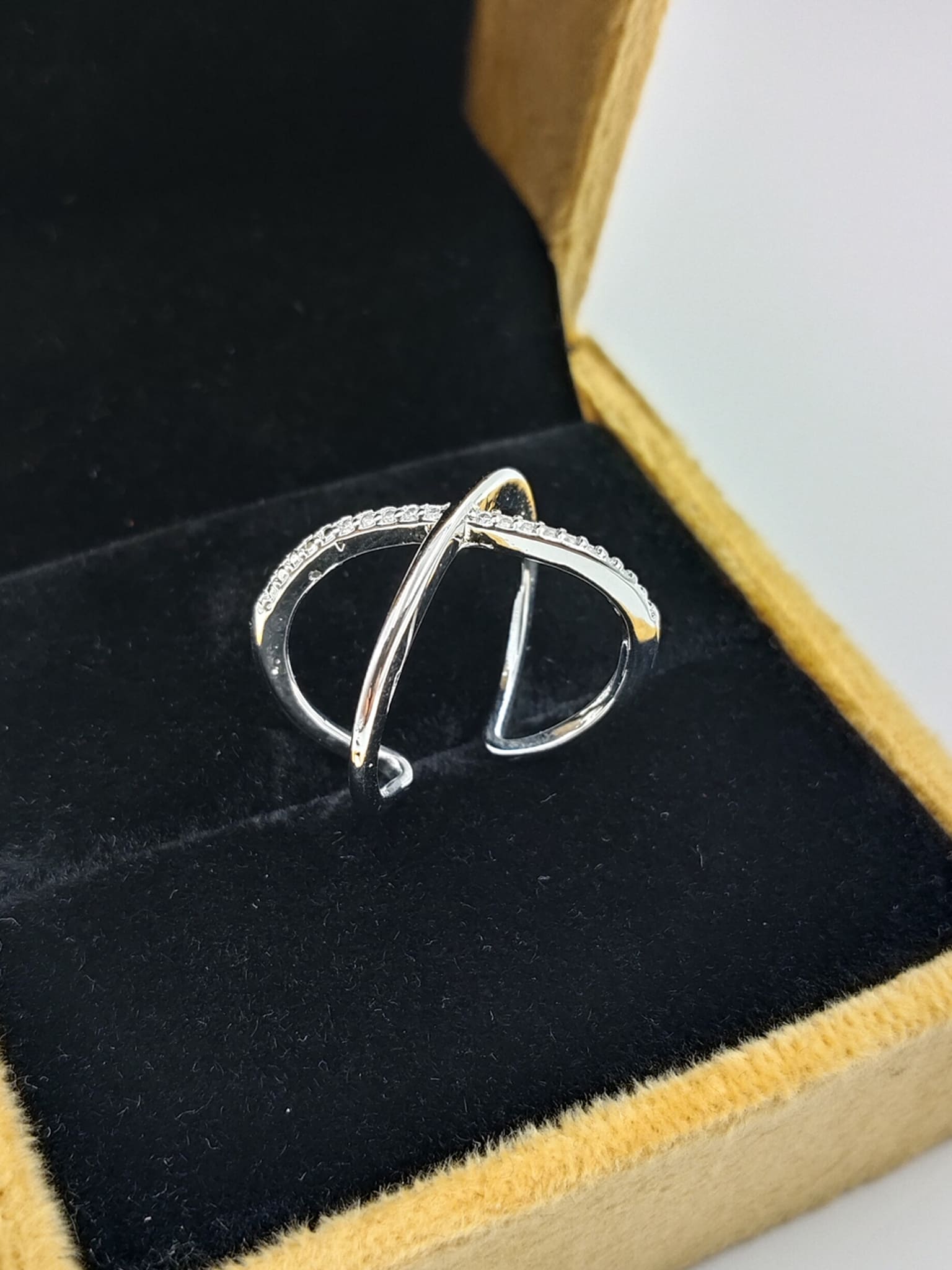 Intersecting Crystal Vanki Anti-Tarnish Ring