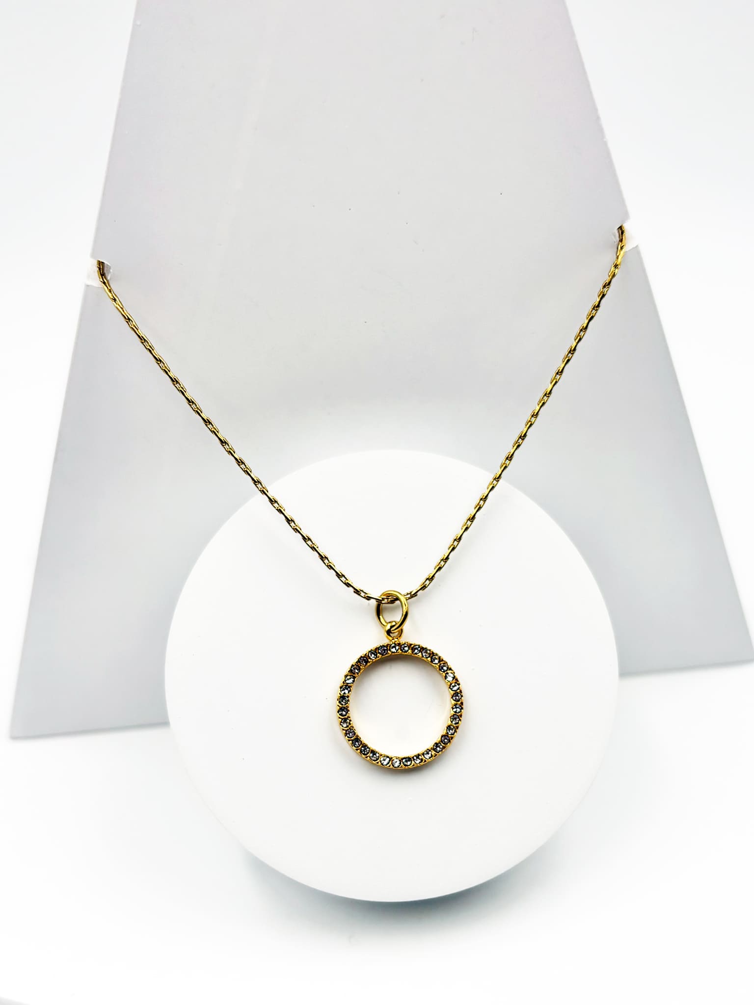 Golden Halo 18 k Gold Plated Anti-Tarnish Round Pendant Necklace