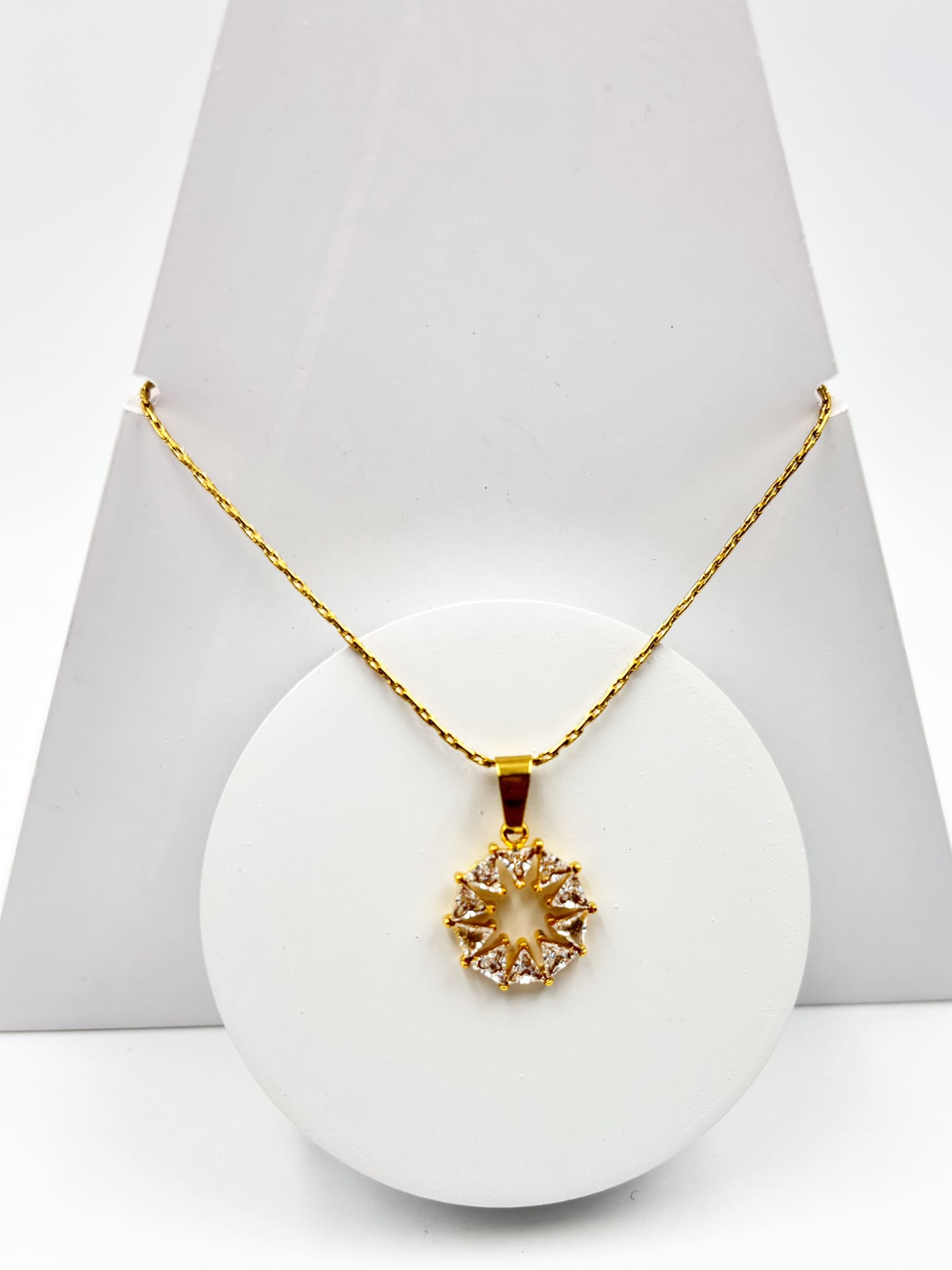 Floral Pendant Chain Necklace