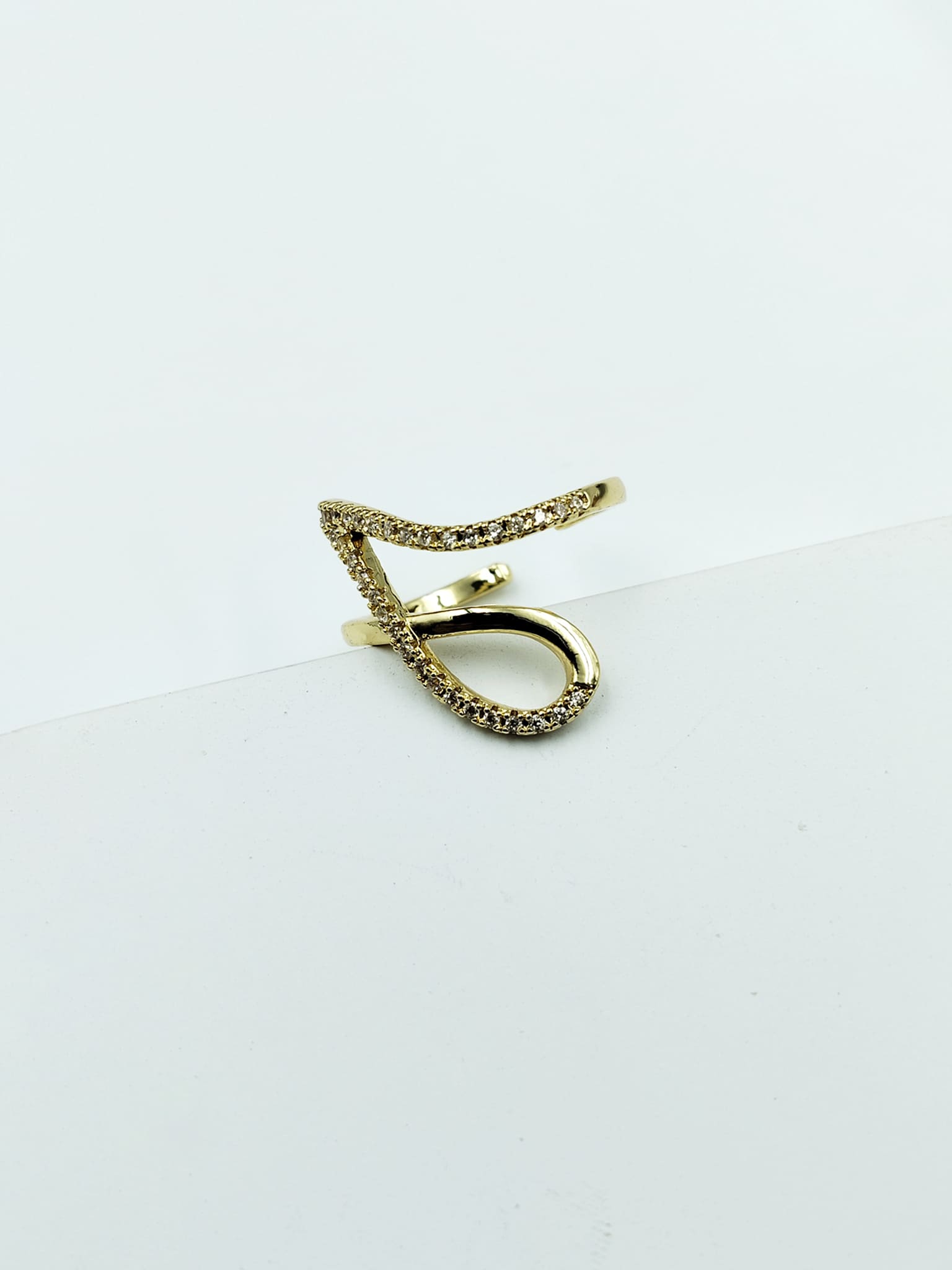 Sparkling Wave Vanki Ring