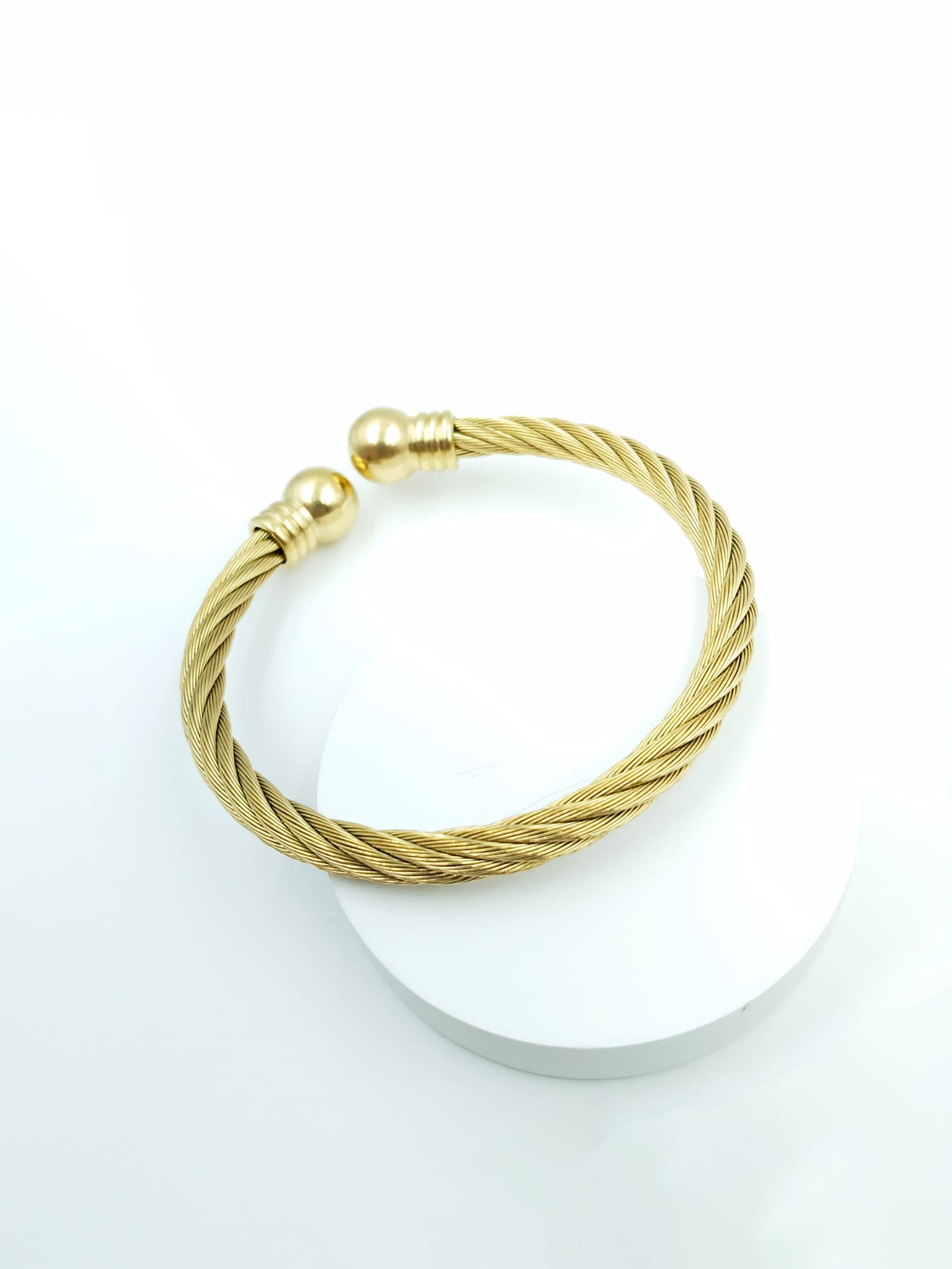 Versatile Twisted Cable Cuff