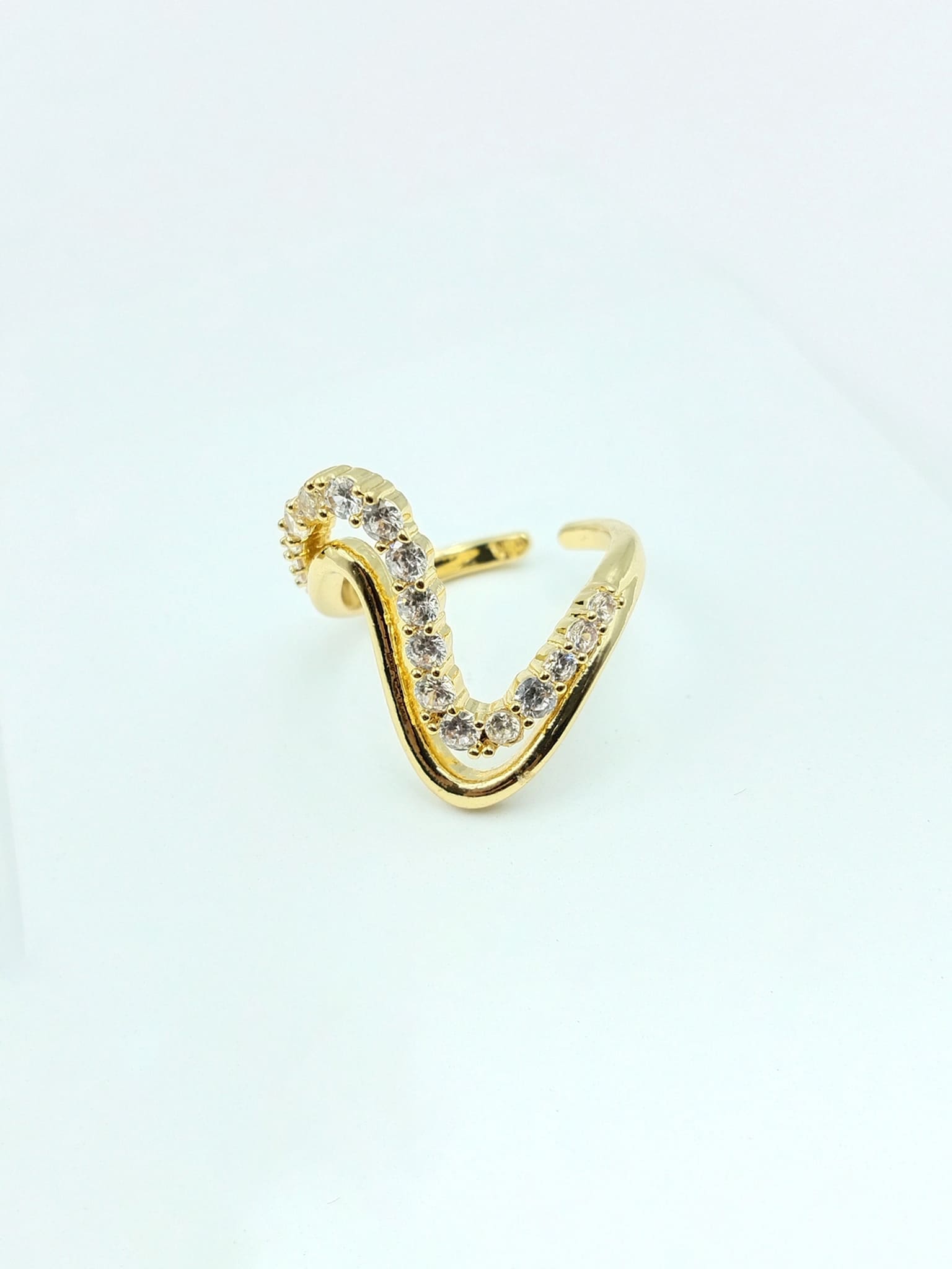 Wavy Crystal Vanki Ring