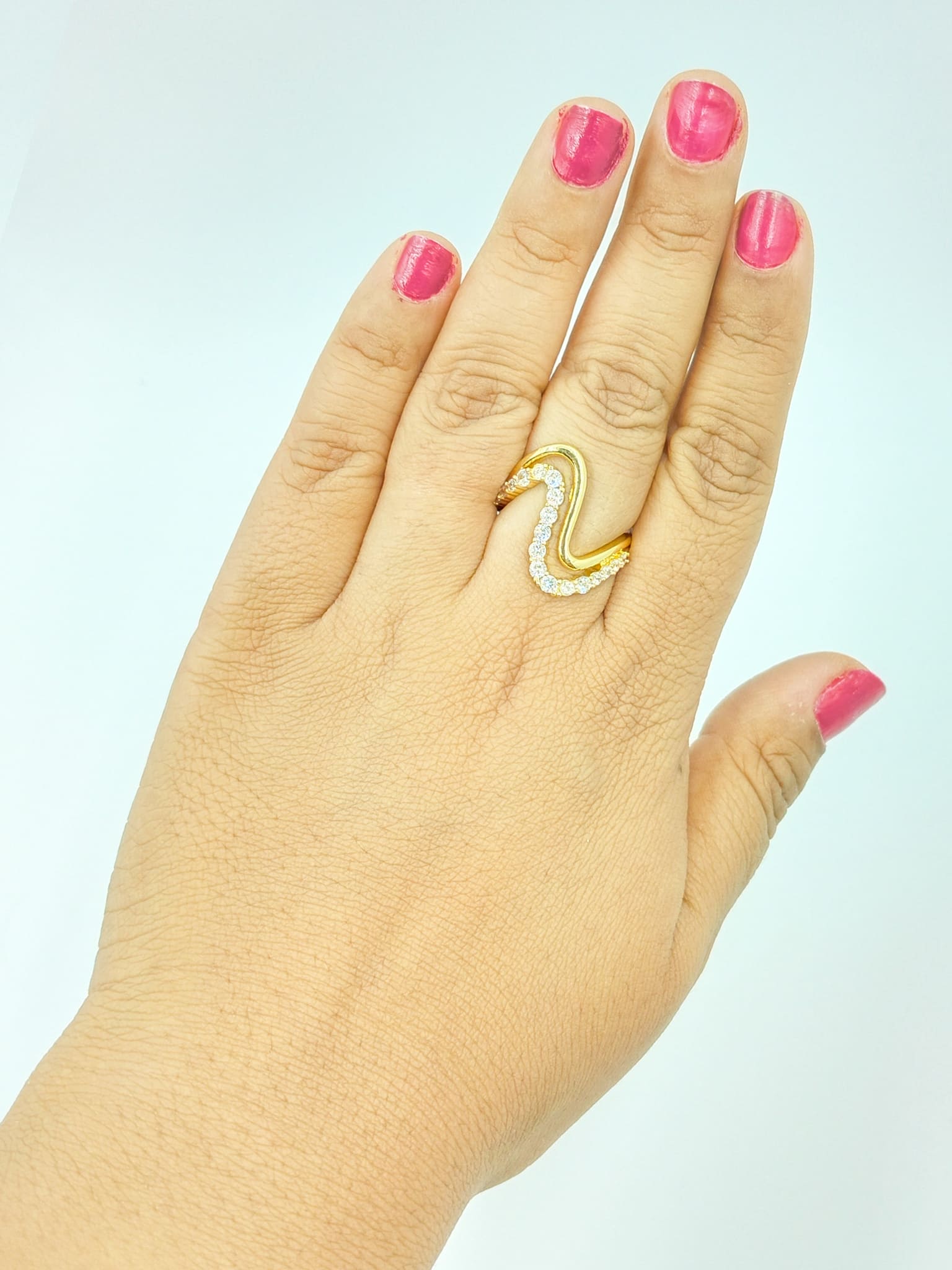 Wavy Crystal Vanki Ring